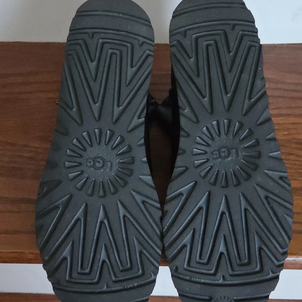UGG Black Leather Booties Ladies size  7 - Picture 6 of 6